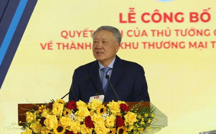 Phó Thủ tướng Thường trực Chính phủ Nguyễn Hoà Bình phát biểu chỉ đạo tại lễ công bố quyết định của Thủ tướng về thành lập khu thương mại tự do Đà Nẵng.