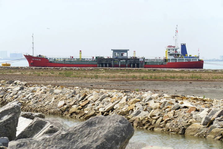 Cận cảnh bến cảng hơn 3.400 tỷ đồng dưới chân đèo Hải Vân ở Đà Nẵng