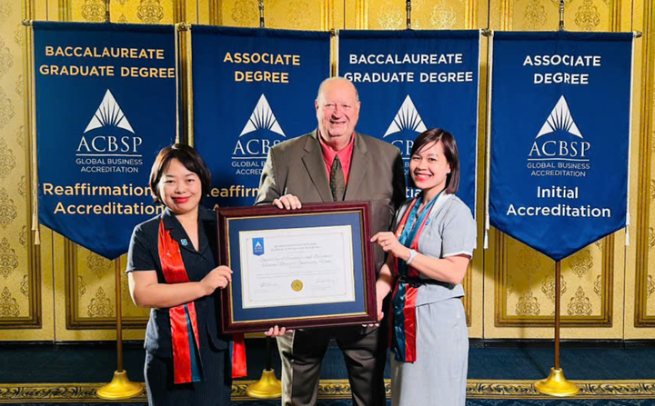 Đại học Kinh tế, Đại học Quốc gia Hà Nội nhận chứng nhận kiểm định ACBSP.
