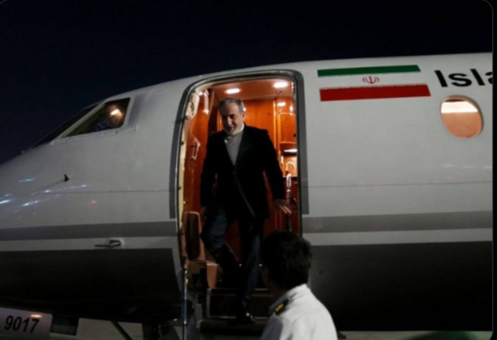Ngoại trưởng Iran Abbas Araghchi xuống chuyên cơ đến Nga. (Ảnh: Fars News Agency)