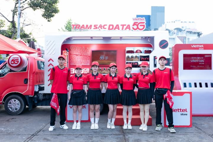Chuyến xe 5G cùng đội ngũ Viettel đã đến với người dân vùng Tây Nam Bộ.