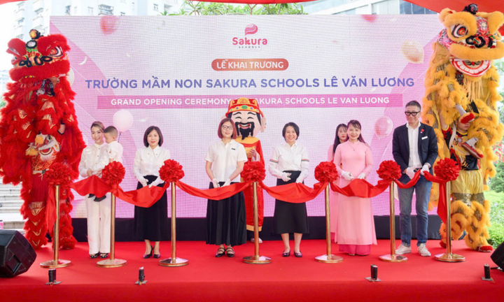 Cắt băng khánh thành trường Mầm non Sakura Schools Lê Văn Lương.