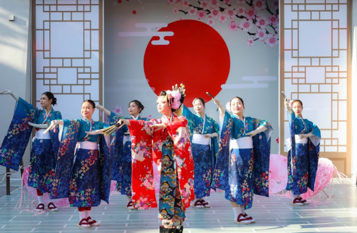Du khách hòa mình vào văn hóa Nhật trong show Giải cứu Samurai