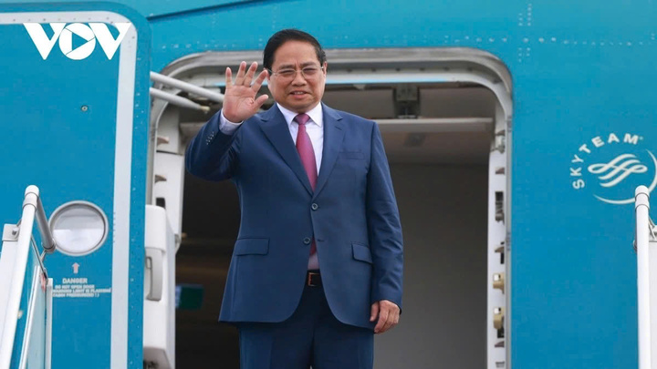 Thủ tướng Phạm Minh Chính cùng đoàn đại biểu cấp cao Việt Nam rời sân bay Quốc tế Nội Bài.
