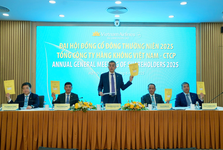 Năm 2024 doanh thu hợp nhất Vietnam Airlines đạt 112.776 tỷ đồng, lợi nhuận sau thuế đạt 7.958 tỷ đồng