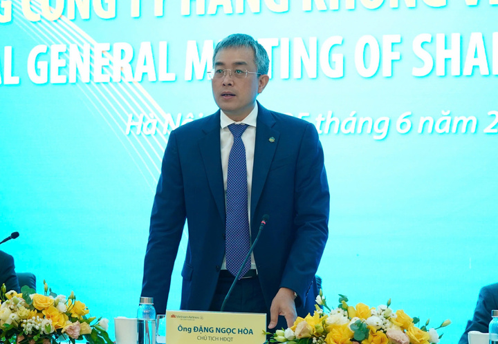 Ông Đặng Ngọc Hoà, Chủ tịch HĐQT Vietnam Ailines phát biểu tại đại hội.