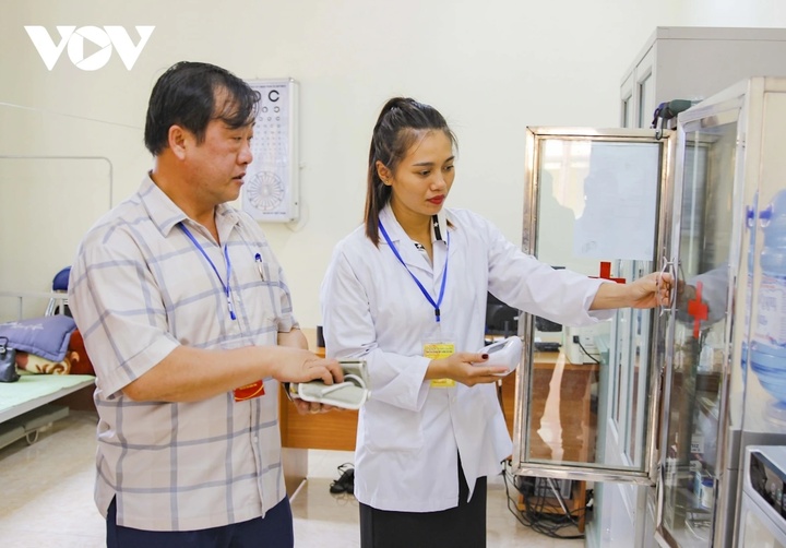 Sở Y tế Điện Biên cũng bố trí lực lượng ứng trực 24/24h tại các cơ sở y tế và chuẩn bị đầy đủ thuốc men, vật tư y tế tại các điểm thi.