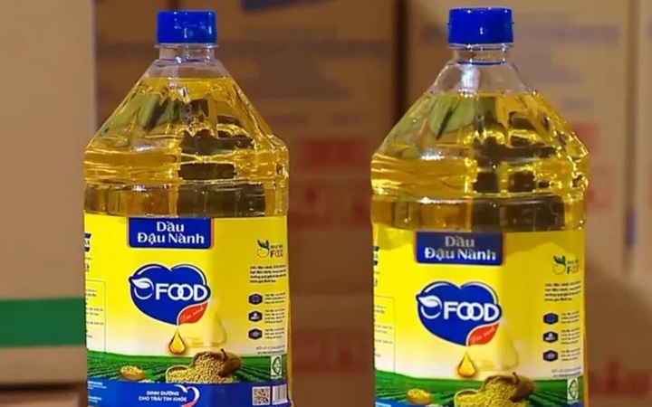 Dầu ăn Ofood được làm từ dầu thực vật dành cho thức ăn chăn nuôi. (Ảnh VTV).