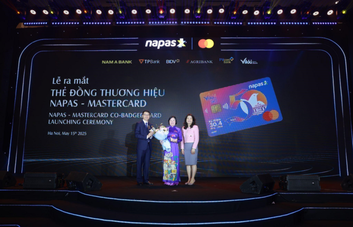 ជាមួយនឹងកាត VikkiGO Integrated Payment អតិថិជនអាចទទួលបានការលើកទឹកចិត្តស្របគ្នាពីបណ្តាញ NAPAS និង Mastercard ។