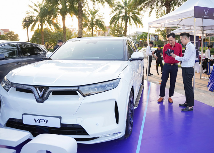 VinFast công bố chương trình 'Thu xăng - Đổi điện' ưu đãi tới 100 triệu đồng/xe - 1
