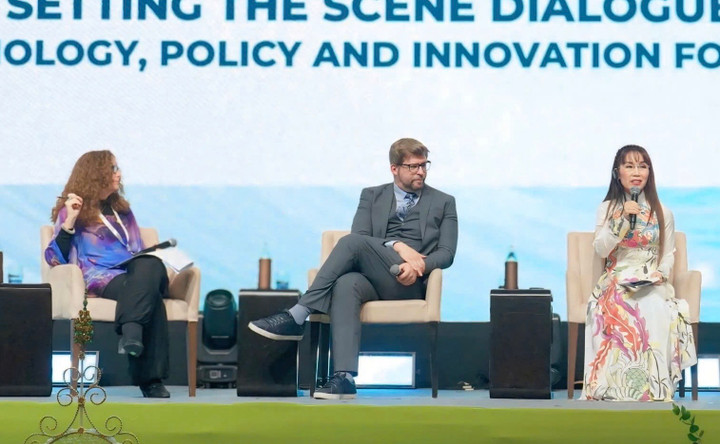 Nữ tỷ phú Nguyễn Thị Phương Thảo tham gia phiên thảo luận cùng các đại biểu quốc tế.