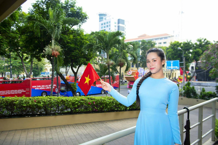 Cô bé lai Việt – Singapore Bella Vũ. (Ảnh: NVCC)