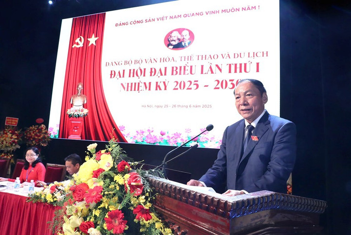 Bộ trưởng Bộ VHTTDL Nguyễn Văn Hùng phát biểu khai mạc Đại hội.