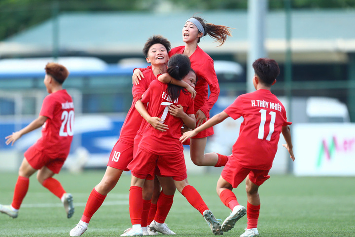 Hà Nội vô địch lượt đi giải U16 nữ Quốc gia.