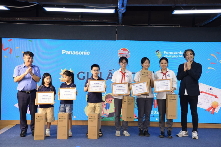 Eine Gruppe von Schülern der Archimedes Dong Anh Primary School und der Xuan La Secondary School, Tay Ho, Hanoi, gewann den Impression Award – die höchste Auszeichnung des Wettbewerbs.