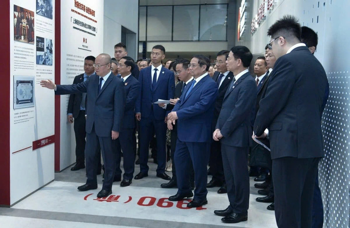 Thủ tướng Phạm Minh Chính thăm Sàn Giao dịch chứng khoán Thượng Hải (SSE).