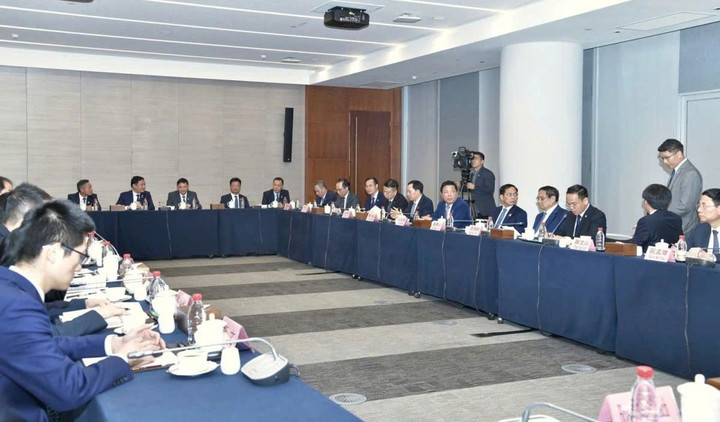 Quang cảnh buổi làm việc.