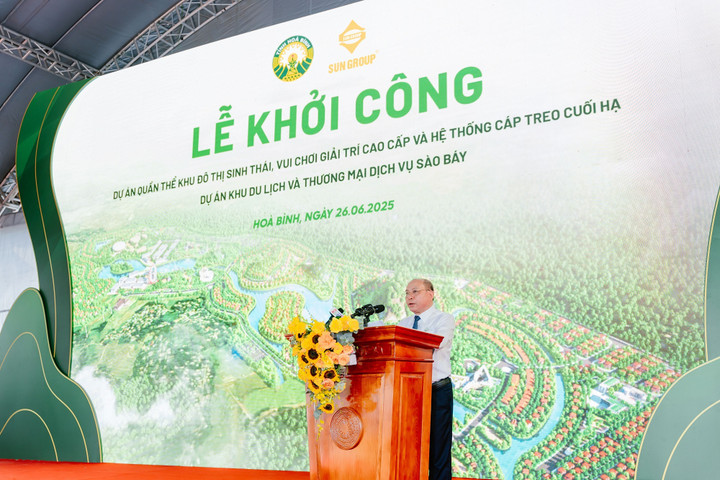 Ông Bùi Đức Hinh - Chủ tịch UBND Tỉnh Hòa Bình - phát biểu tại sự kiện.