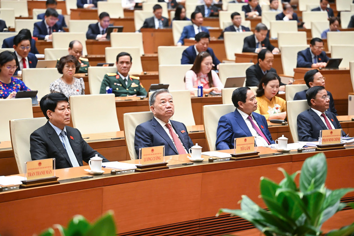 Lãnh đạo Đảng, Nhà nước và các đại biểu Quốc hội tại phiên bế mạc của kỳ họp.