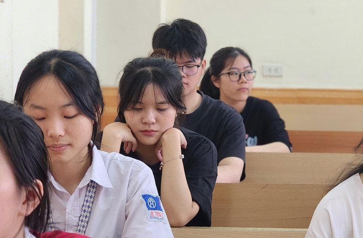 Giáo viên toát mồ hôi đề tiếng Anh tốt nghiệp, 6.5 IELTS cũng chịu thua.