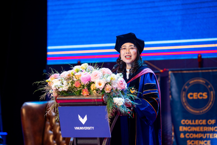 TS. Lê Mai Lan - Chủ tịch Trường ĐH VinUni - phát biểu khai mạc Lễ tốt nghiệp.
