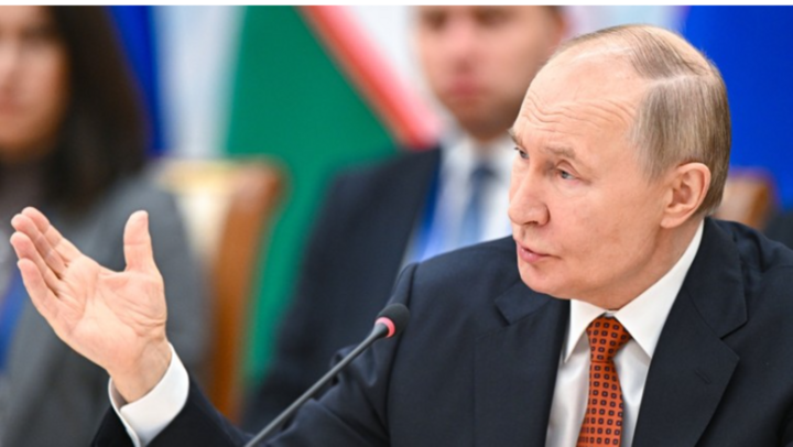 Tổng thống Nga Vladimir Putin tham dự cuộc họp định dạng mở rộng của Hội đồng Kinh tế Á - Âu Tối cao tại Minsk, Belarus. (Ảnh: Sputnik)