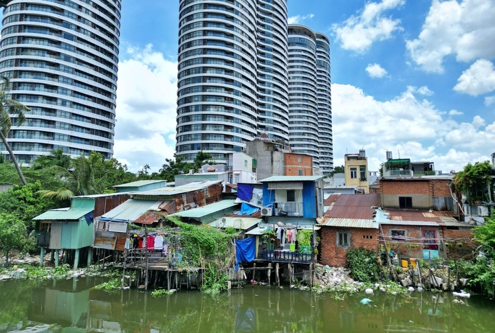 Việc chỉnh trang đô thị là vô cùng cần thiết khi TP.HCM đang hướng đến việc trở thành "siêu đô thị" của khu vực. (Ảnh: Lương Ý)