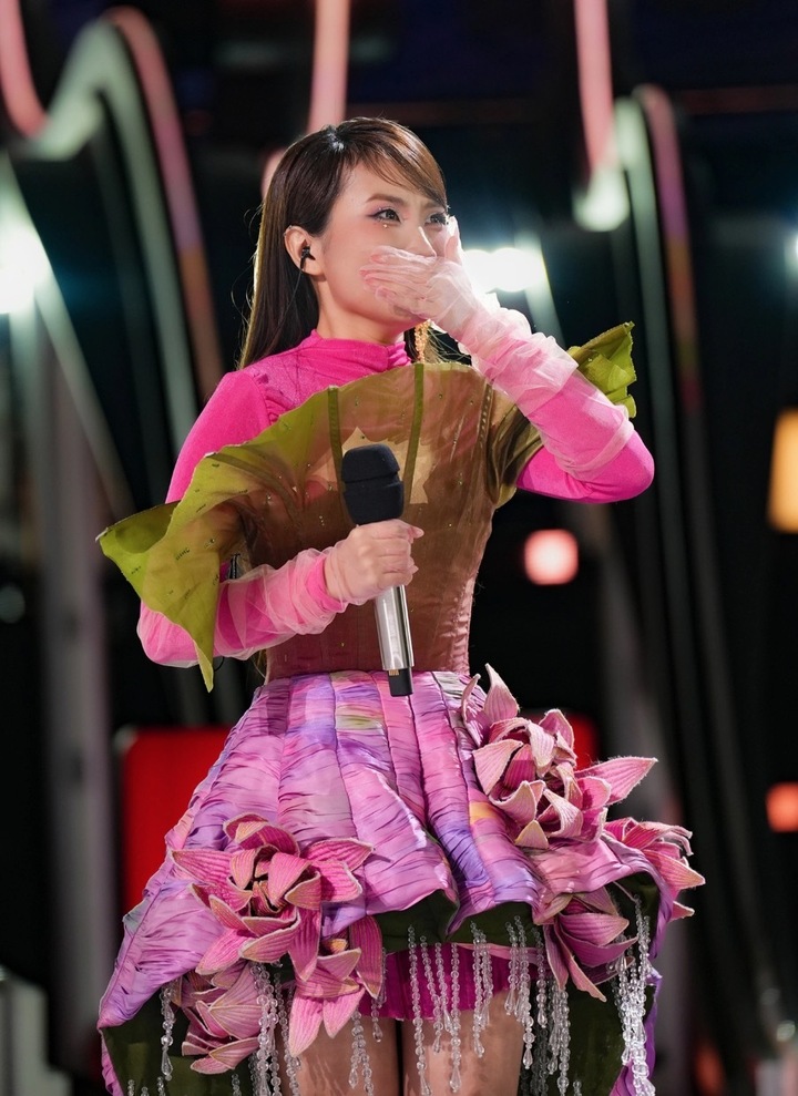 Phuong My Chi was emotional when she won.