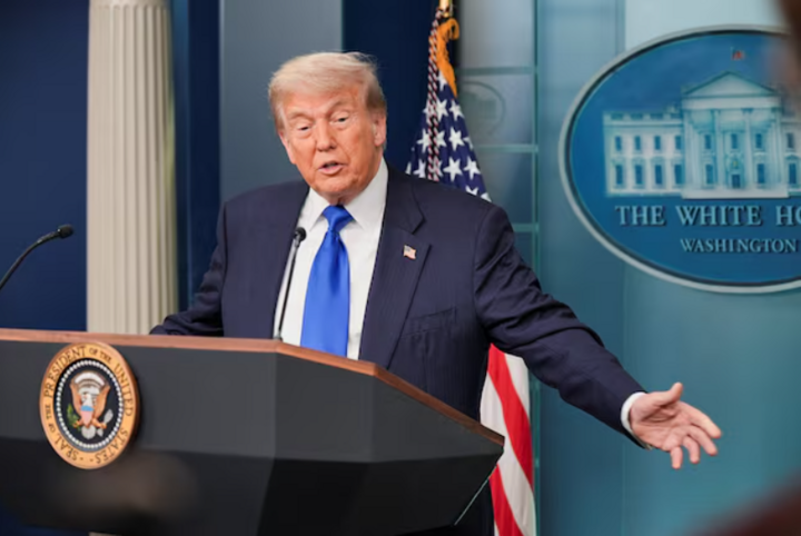 Tổng thống Mỹ Donald Trump phát biểu với giới truyền thông. (Ảnh: Reuters)