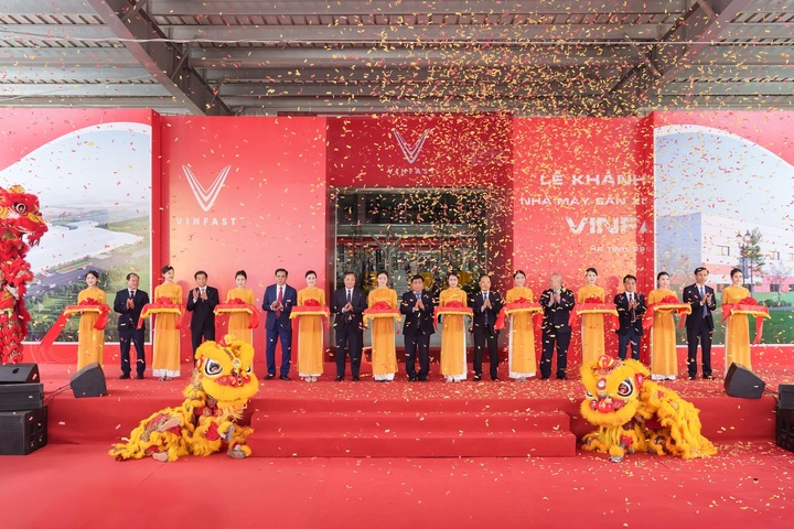 Nhà máy sản xuất ô tô điện VinFast Hà Tĩnh tại Khu Kinh tế Vũng Áng được khánh thành chỉ sau chưa đầy 7 tháng khởi động dự án.