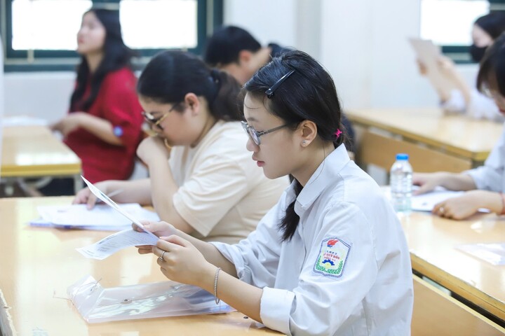 'IELTS 8.0 is still frustrating with English questions, what should candidates in remote areas do?' (Illustration photo)