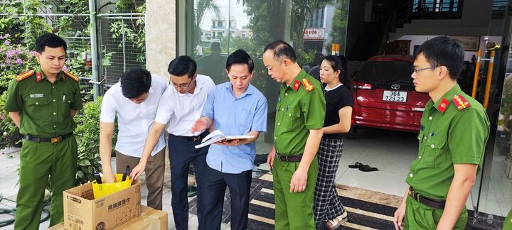 Công an khám xét, thu giữ nhiều tài liệu liên quan
