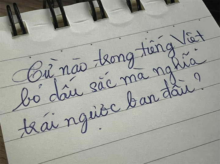 Từ nào trong Tiếng Việt bỏ dấu sắc mà nghĩa trái ngược ban đầu?