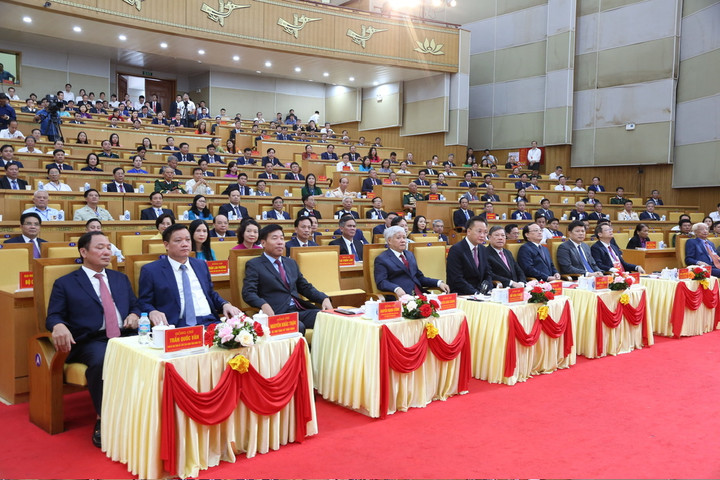 Các đại biểu dự lễ công bố bộ máy lãnh đạo tại tỉnh Hưng Yên (mới) sáng 30/6.