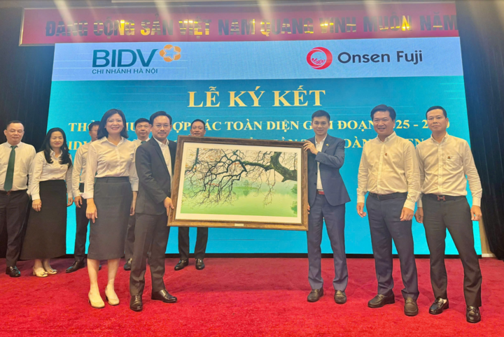 Đại diện Onsen Fuji và BIDV chụp ảnh lưu niệm sau lễ ký kết, đánh dấu mốc hợp tác chiến lược, hướng tới phát triển bền vững và cùng lan tỏa giá trị sống khỏe đến cộng đồng.