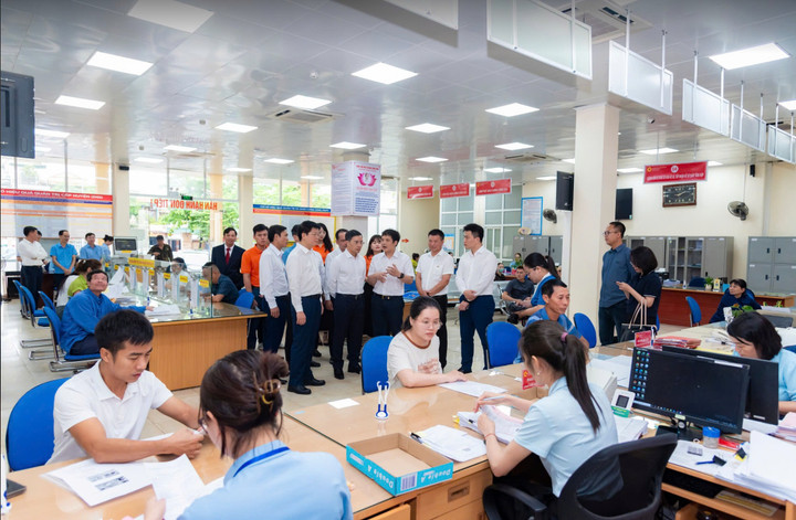 Người dân phấn khởi ngày đầu vận hành mô hình chính quyền địa phương 2 cấp.