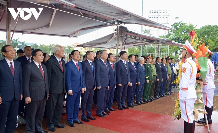 Tổng Bí thư Tô Lâm cùng đoàn công tác Trung ương đã tới dâng hương, dâng hoa tưởng niệm Tổng Bí thư Nguyễn Văn Linh.