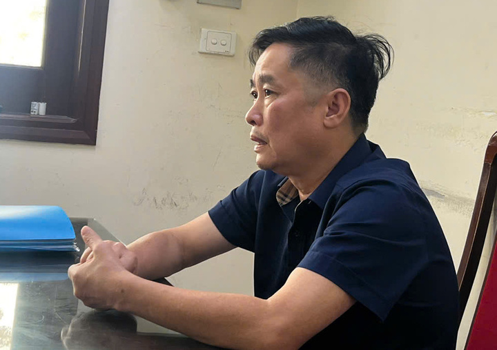 Hoàng Tất Thành tại cơ quan công an.
