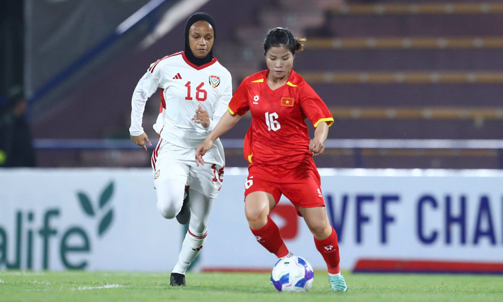 Đội tuyển nữ Việt Nam làm chủ trận đấu.