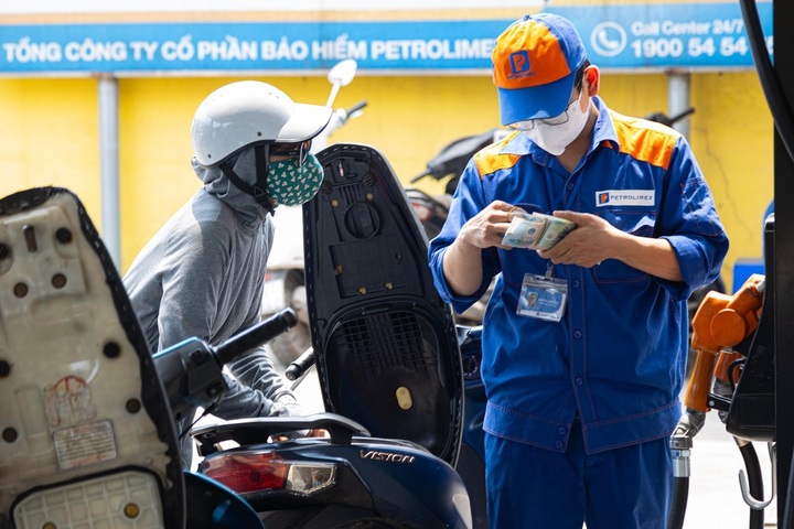 Giá xăng dự báo giảm trong kỳ điều hành ngày mai (3/7). (Ảnh minh họa: Minh Đức).