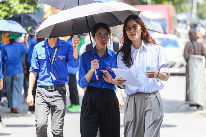 Chưa năm nào sau kỳ thi tốt nghiệp THPT, câu chuyện ra đề thi được bàn tán nhiều như năm nay.