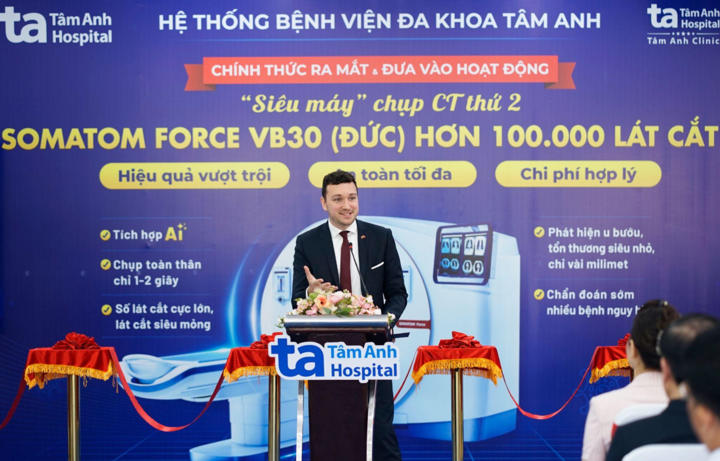 Phó Tổng Lãnh sự, Đại diện Tổng Lãnh sự quán CHLB Đức tại Việt Nam Christopher Scholl phát biểu tại lễ công bố vận hành “siêu máy CT”. (Ảnh: BVĐK Tâm Anh)