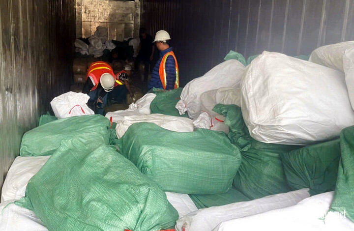 Container hàng cải trang nhằm qua mắt hải quan.