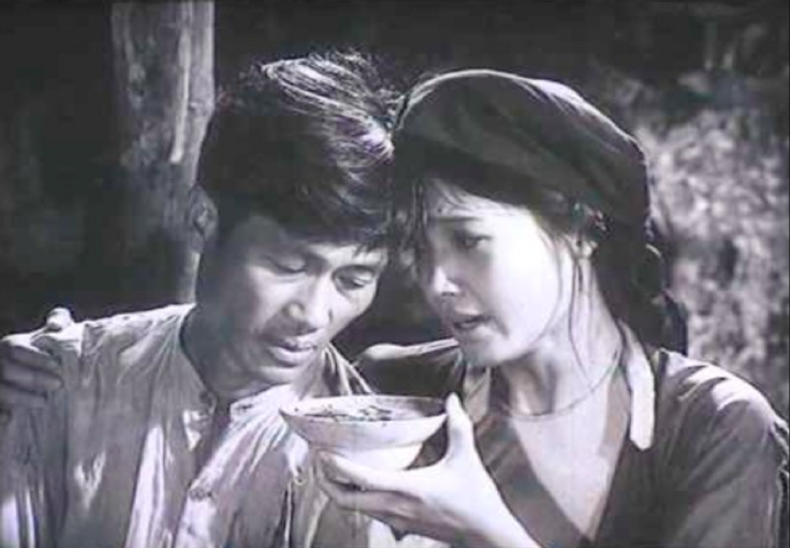 Chị lấy chồng tên Nguyễn Văn Dậu nên người ta gọi là chị Dậu.