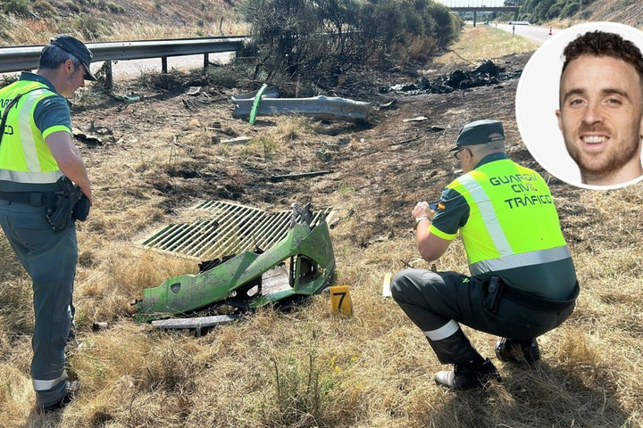 Mảnh vỡ của chiếc xe