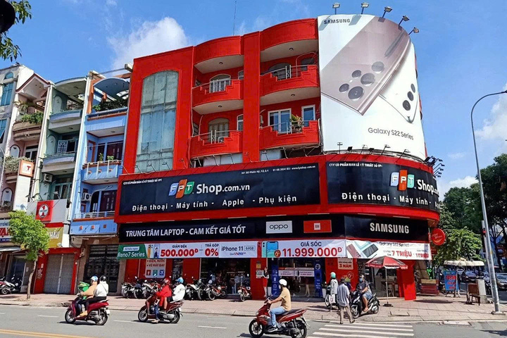 Phía FPT Retail cho rằng không chỉ FPT Shop mà trong tương lai Long Châu cũng tham gia "cây ATM".
