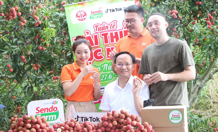Phó Chủ tịch UBND tỉnh Bắc Ninh Phạm Văn Thịnh trong buổi livestream chốt đơn. (Nguồn: Báo Bắc Ninh)