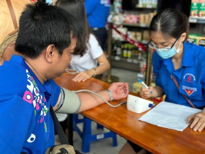 Cán bộ nhân viên Saigon Co.op hiến máu nhân đạo chào mừng ngày quốc tế HTX.
