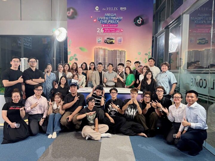 E-kip hỗ trợ Chủ tịch C-Holdings trong buổi livestream bán căn hộ.
