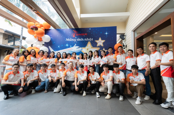 Đội ngũ Giấc Mơ Bay Rẻ – Tận tâm phía sau mỗi chuyến bay, lan tỏa giá trị thật đến khách hàng toàn quốc.